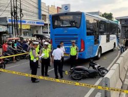 Kreees… Tubuh Kurus Remaja Putri Itu Terlindas Roda Bus Transjakarta