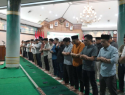 Ikhtiar Atasi Kemarau dan Karhutla, Keluarga Besar Bank Kalbar Gelar Salat Istisqa dan Santuni Anak Yatim